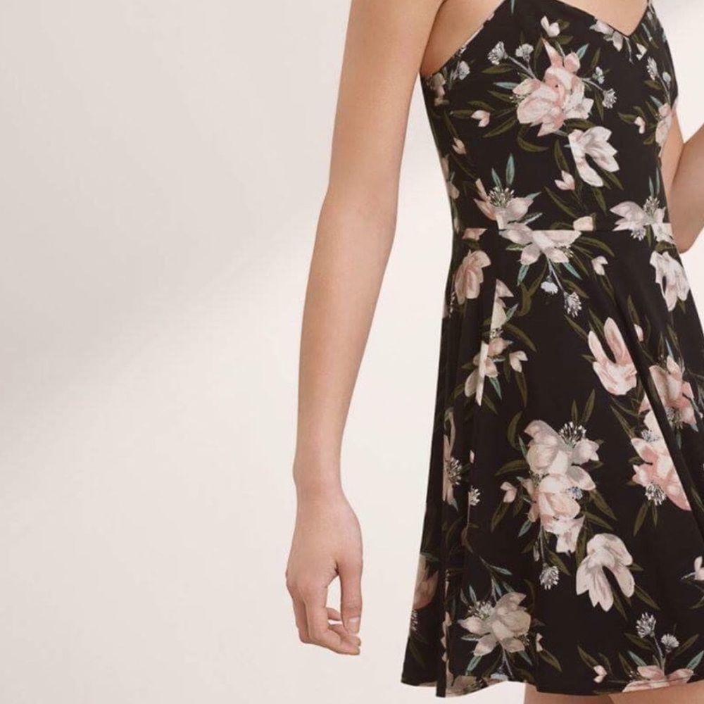 DONATING SOON Aritzia Talula Floral Dress